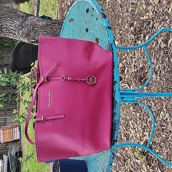 Michael Kors Jet Set Travel Dark Pink Large Shoulder Tote Bag - Picture 14 of 15